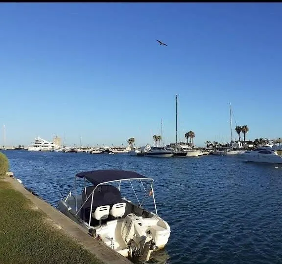 Soleado Paraíso Familiar: Golf, Playa y Desayuno Incluido San Luis de Sabinillas