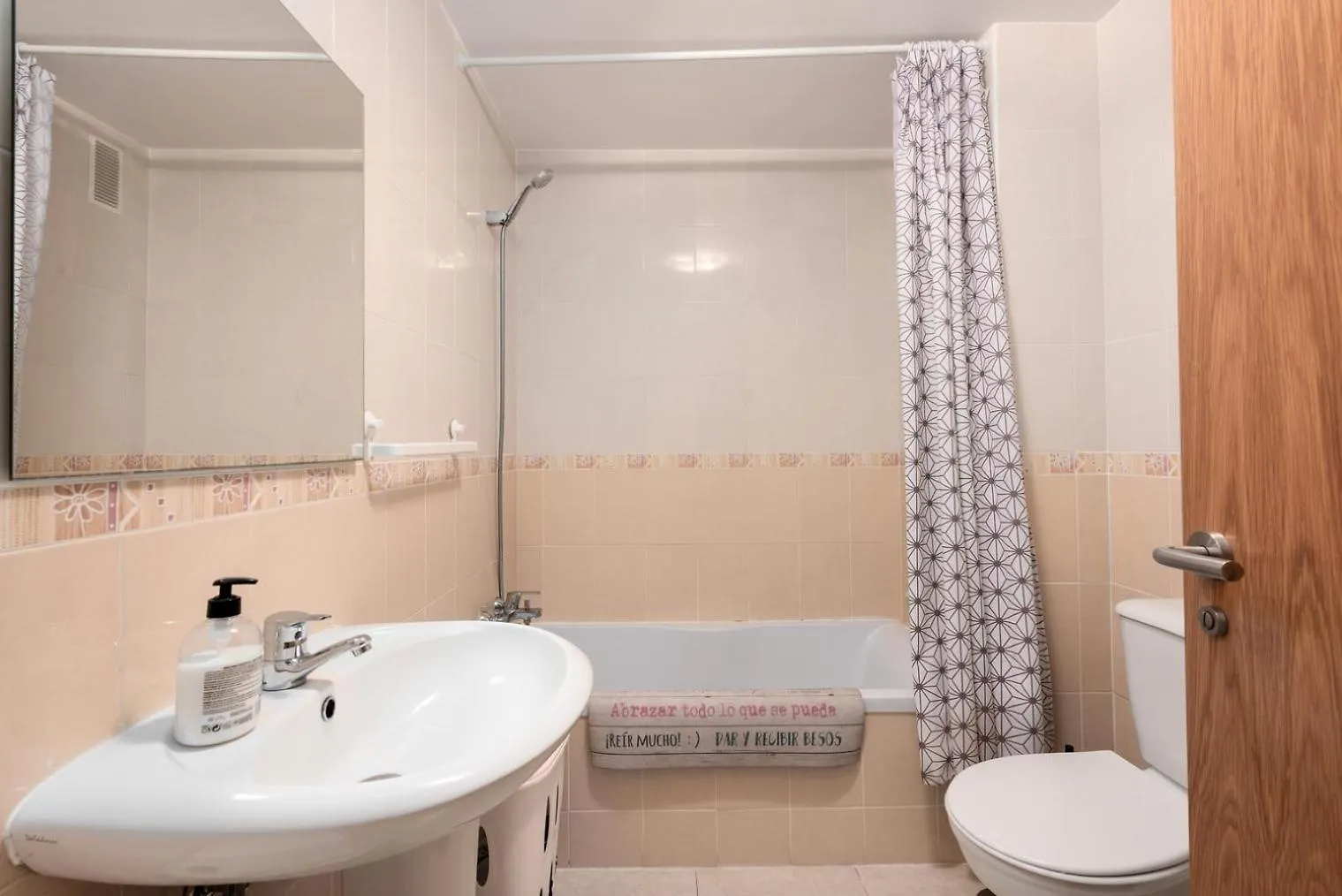 Apartment Soleado Paraíso Familiar: Golf, Playa y Desayuno Incluido San Luis de Sabinillas